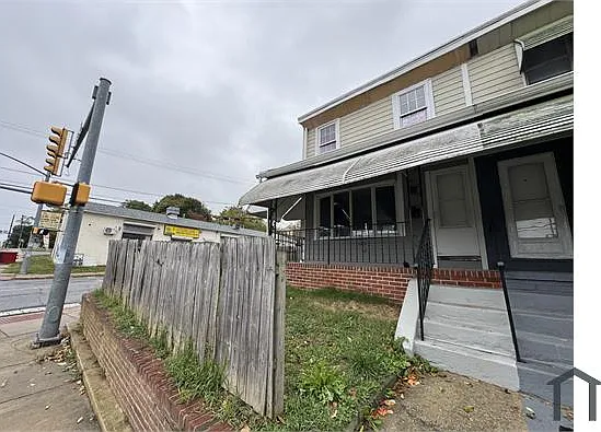 4 bed, $1,800 — Photo 2