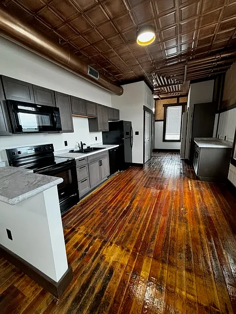 1 bed, 700 sqft, $1,300 — Photo 1