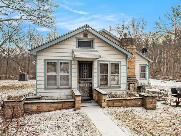 6253 Harrison St, Coloma, MI 49038