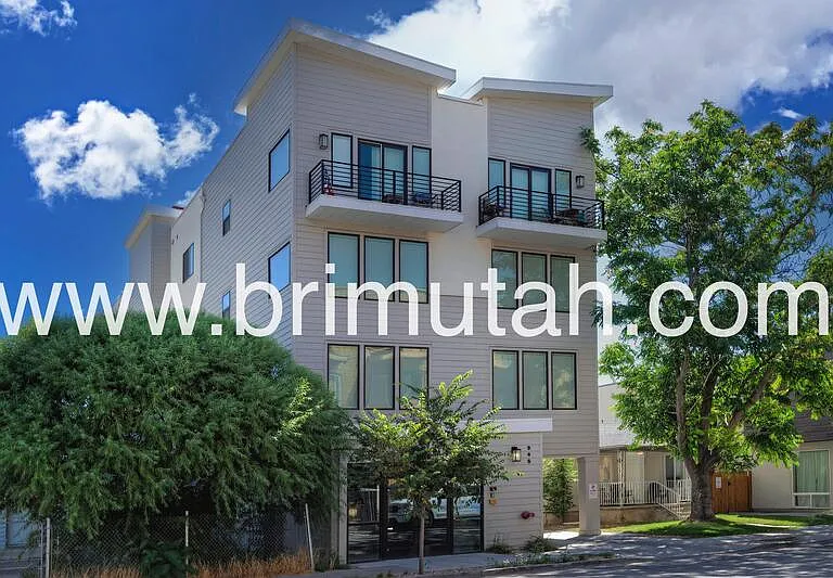 945 S Washington St #101 — Photo 1