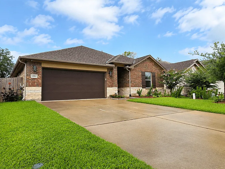 12817 S Winding Pines Dr — Photo 1