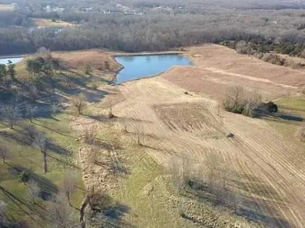 30506 Lake St, Macon, MO 63552