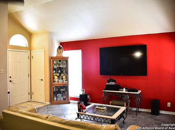 4th image of 414 La Garde St