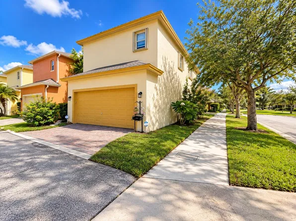 2590 SE Pineland Dr, Port Saint Lucie, FL 34952