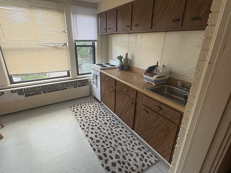 28 Academy Ave #6 — Photo 4