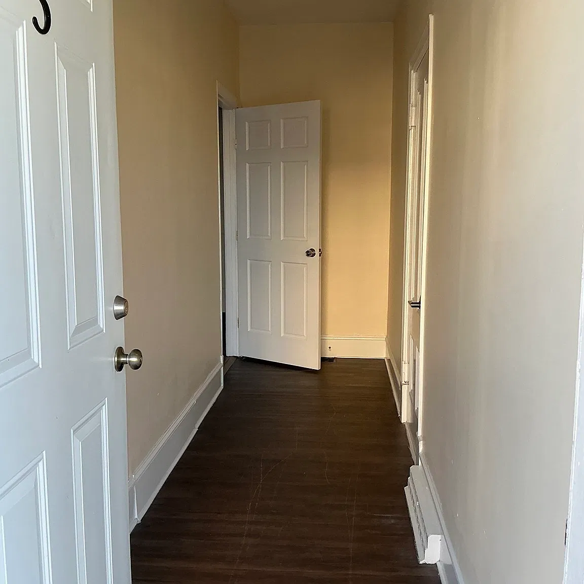 5 bed, 1.0 bath, 2000 sqft, $3,200 — Photo 3
