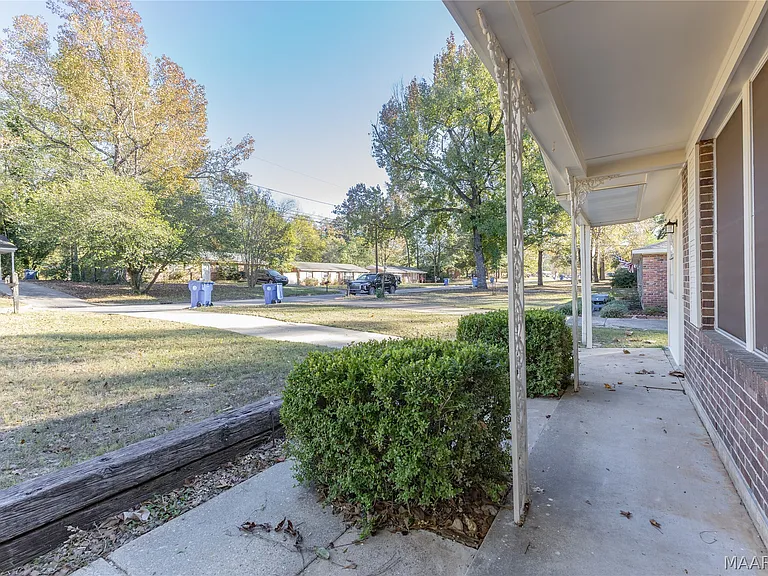 617 Wisteria Rd — Photo 6