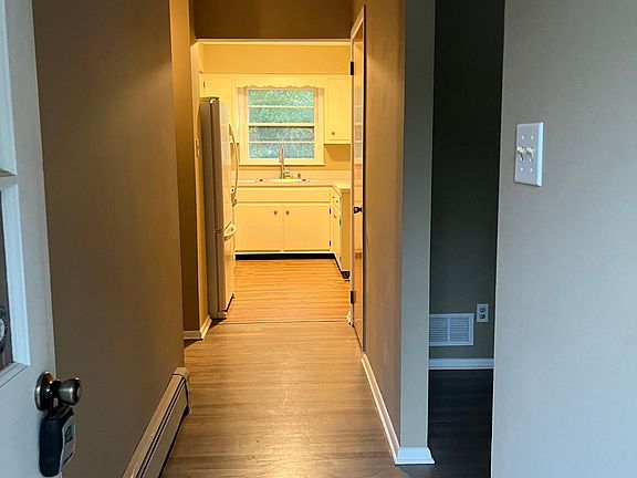 4th image of 60 Haines St