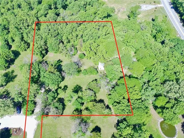 8360 Waverly Rd, De Soto, KS 66018