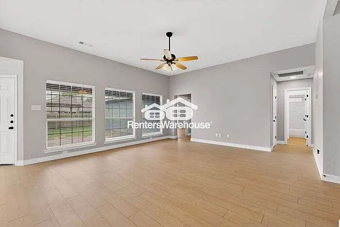 611 Orchard Ln — Photo 5