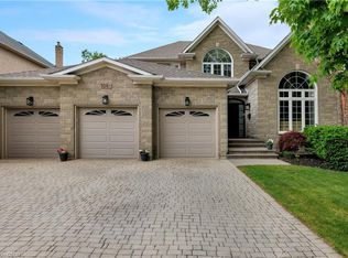 1061 Summit Ridge Dr, Oakville, ON L6M 3K9