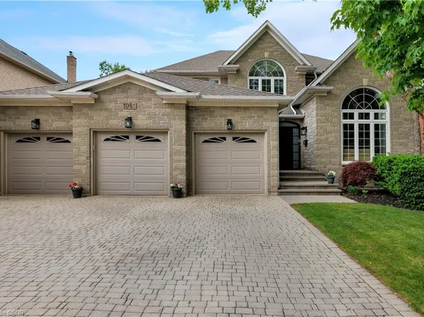 1061 Summit Ridge Dr, Oakville, ON L6M 3K9