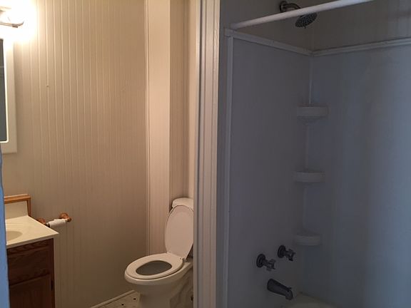 4th image of 420 W 37th St #B