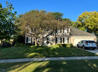 747 Raintree Dr, Naperville, IL 60540