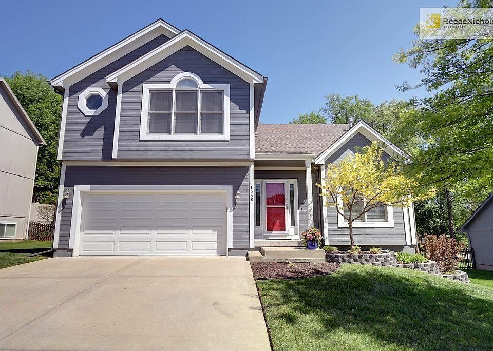 Immaculate California Split, yard professionally maintained
