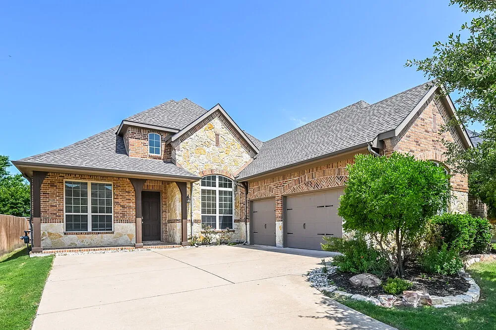 3 bed, 2.5 bath, 2370 sqft, $2,750 — Photo 1