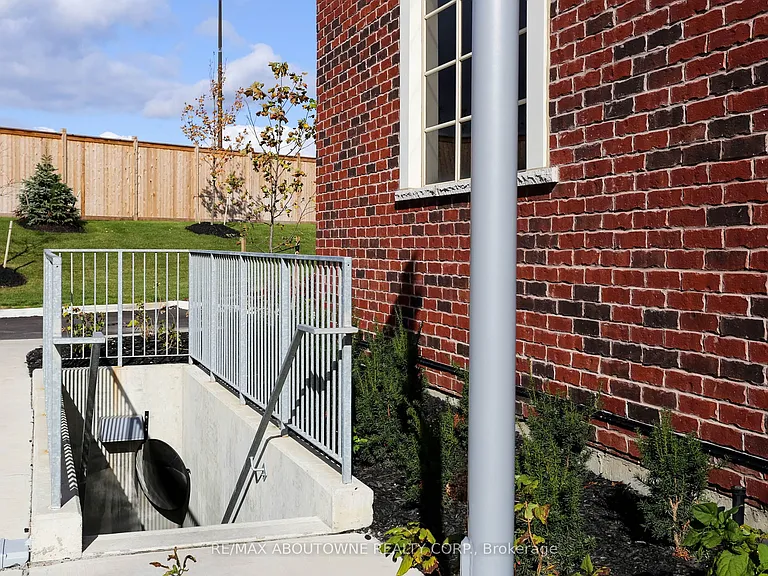 636 Evans Ave #36 — Photo 38