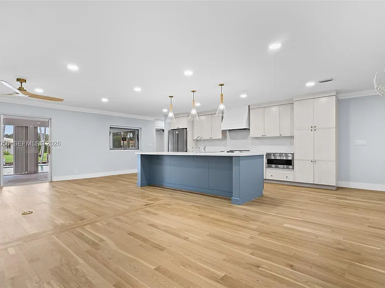 6000 SW 17th St — Photo 2
