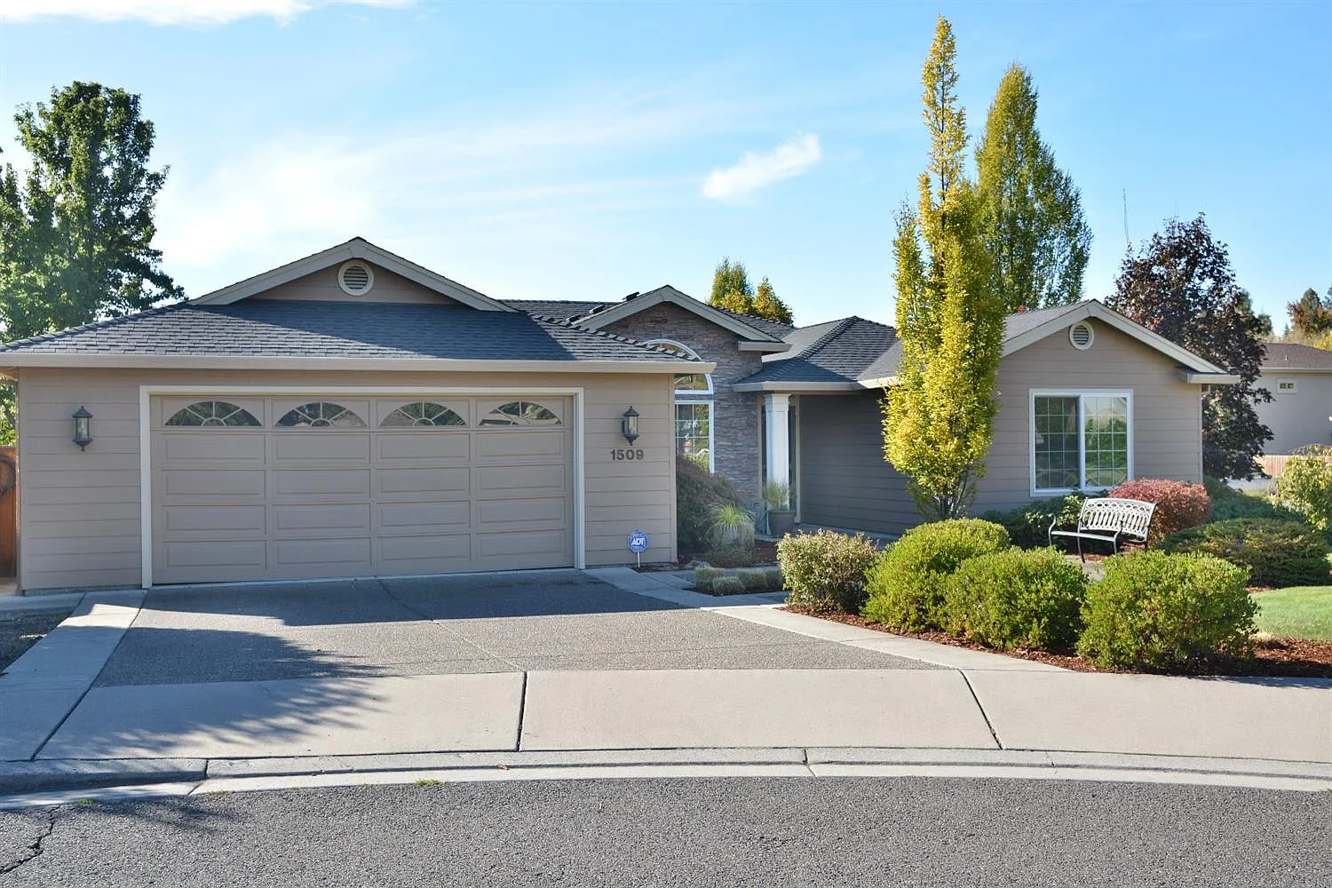 1509 Summit Ridge Cir photo 1