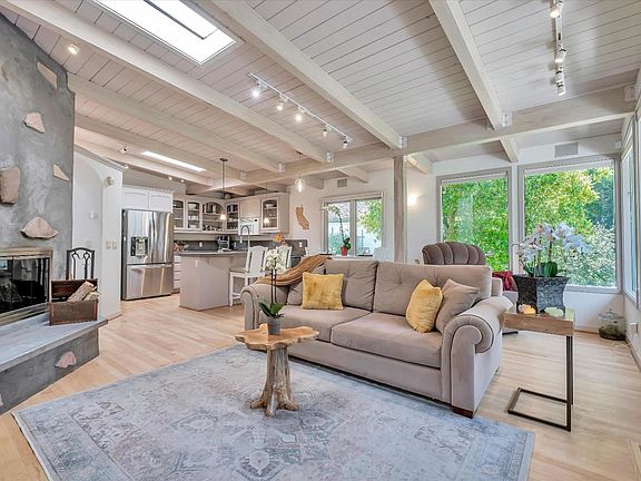 2nd image of 445 Los Altos Dr