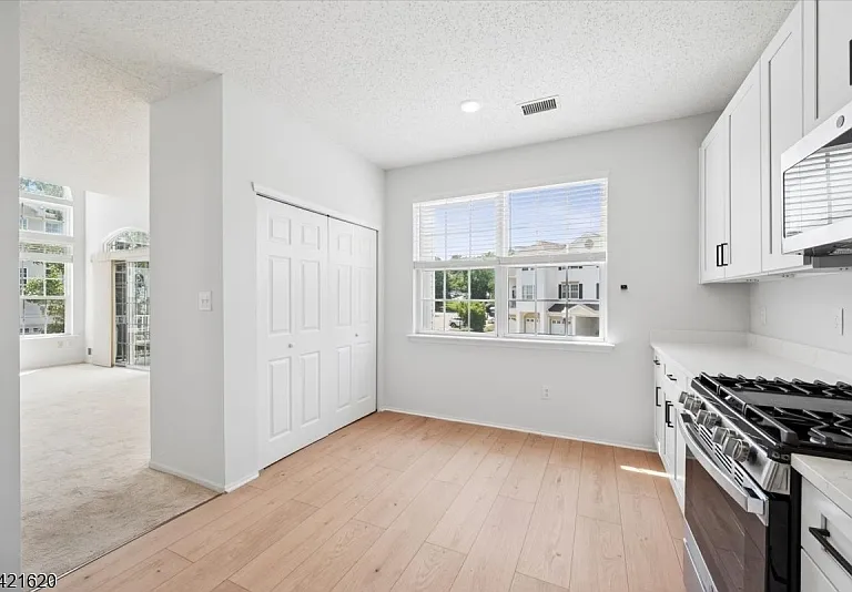 82 Hancock Dr — Photo 24