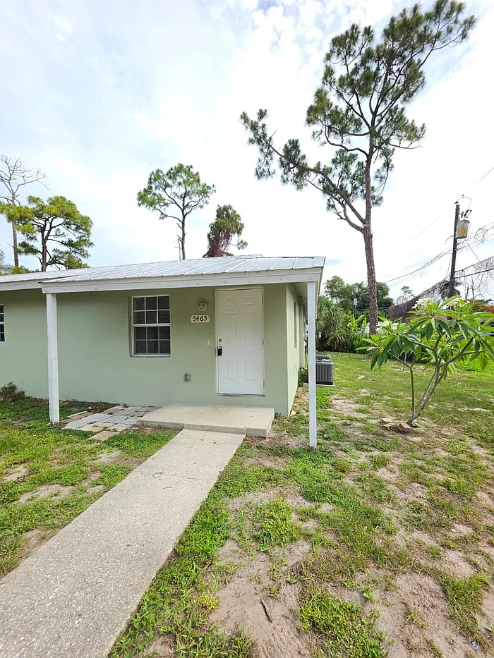 2 bed, 1.0 bath, $1,300 — Photo 1