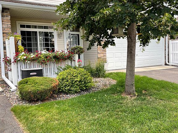 3rd image of 15672 Emerald Dr N Unit 9
