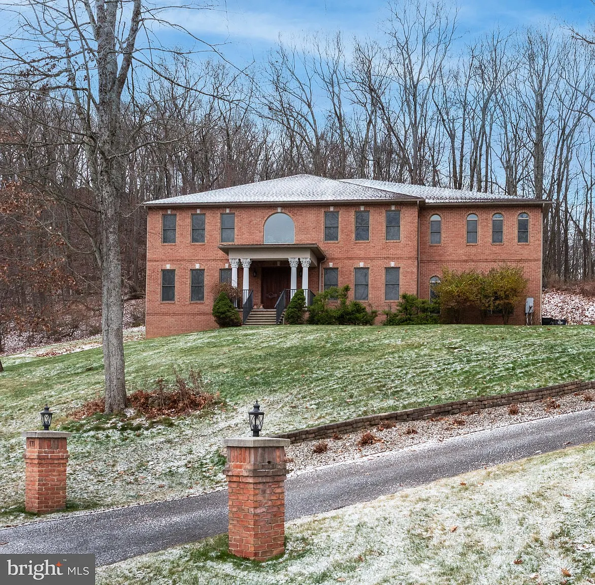 171 Manhasset Dr photo 1