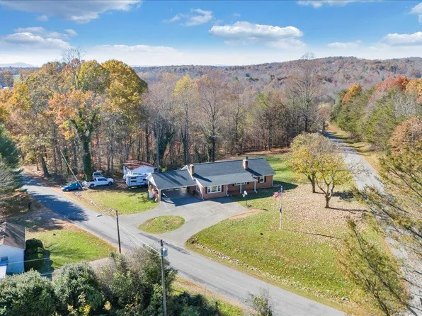1409 Crooked Oak Rd, Rocky Mount, VA 24151
