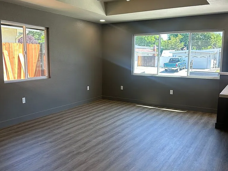 324 Plum St — Photo 3