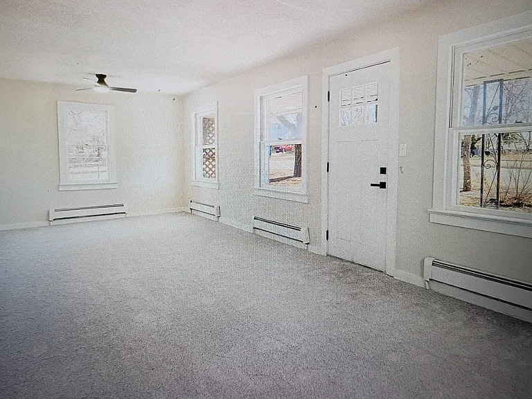 2218.9 E Saint Vrain St — Photo 4
