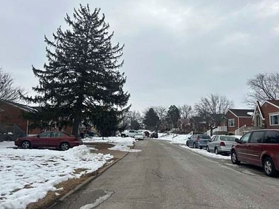 Exterior Neighborhood (street photo)