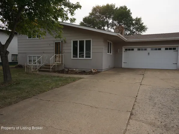 939 1st Ave W, Dickinson, ND 58601