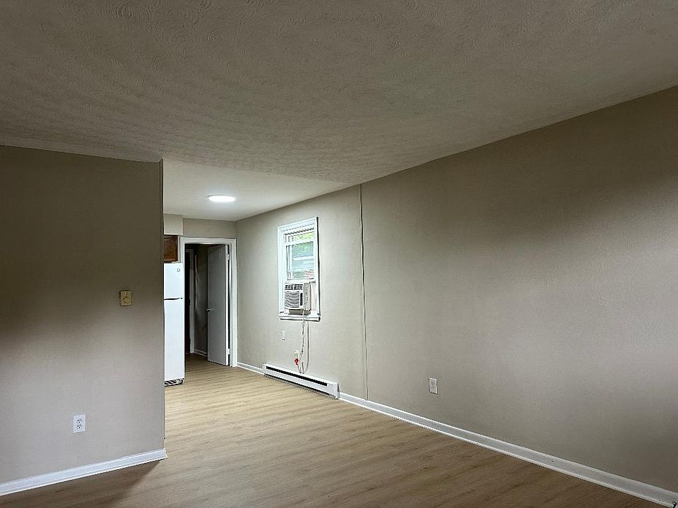 1st image of 3326 Sandy St