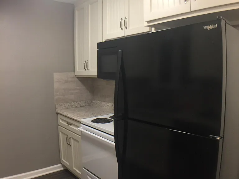 967 Thomas Rd — Photo 13