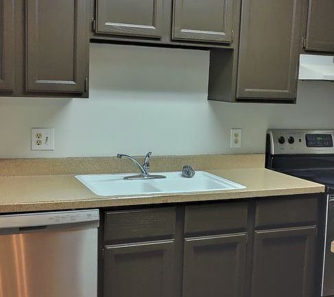 2nd image of 3425 Spanish Villa Dr #1