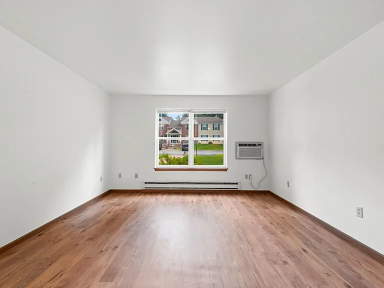 Weston Pines Apartments — Photo 10