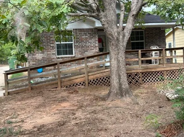 1515 Evans St, Marshall, TX 75670