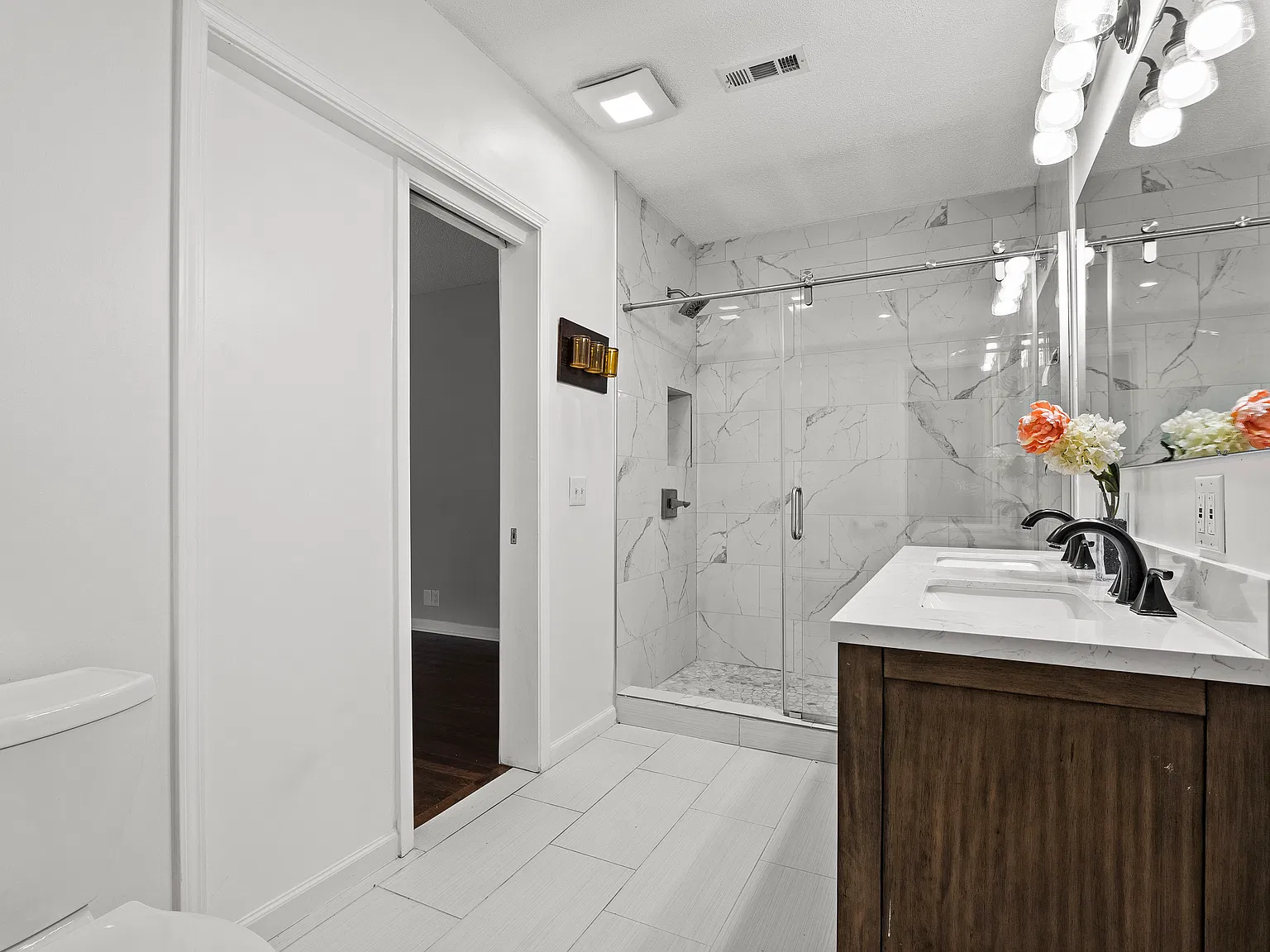 3 bed, 1902 sqft, $3,000 — Photo 1
