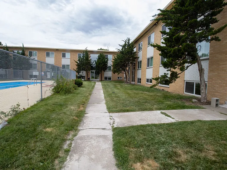 1718 E Broadway — Photo 23