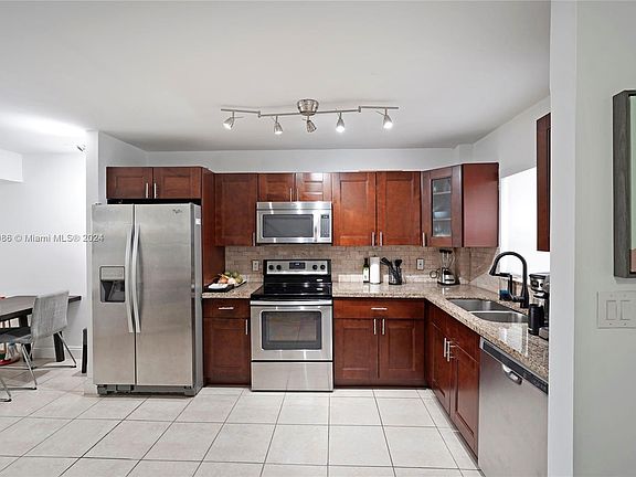 2nd image of 803 W Oakland Park Blvd APT A1