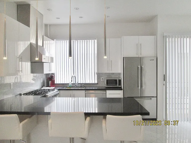 Lido Apartments - 639 Huntley Dr — Photo 28