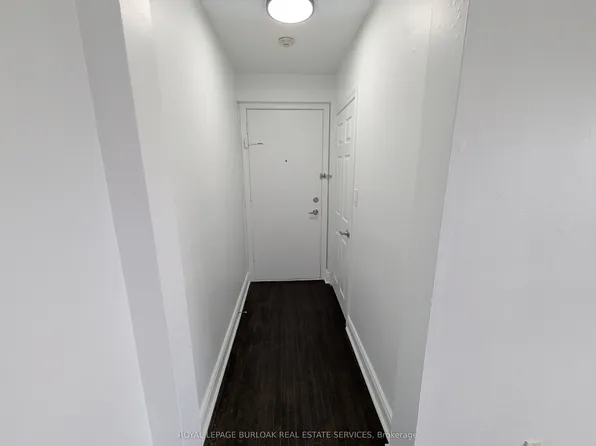 849 Brant St #3, Burlington, ON L7R 2J6