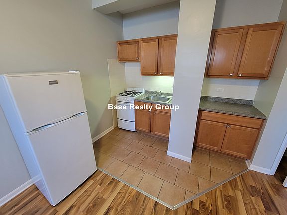 5th image of 1721 W Estes Ave #G4