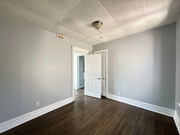 2704 E 77th St #3 — Photo 16