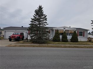 71 Golden Pond Est, Akron, NY 14001