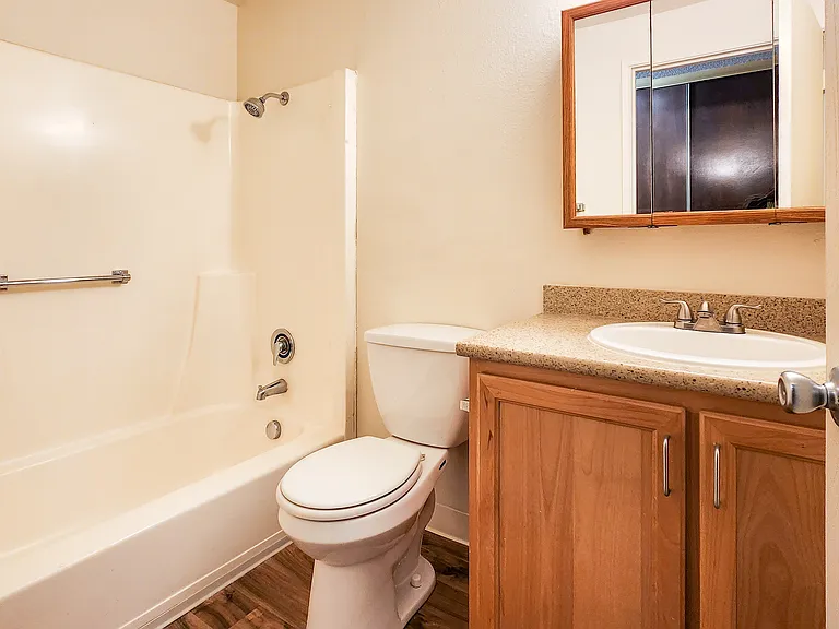 Metzger Park Apartments — Photo 6
