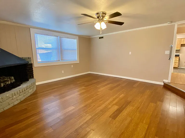 1411 Hampton Dr — Photo 9