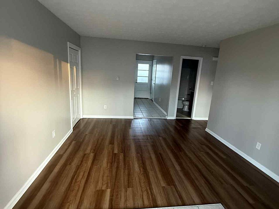 1st image of 181 Miller Dr #1