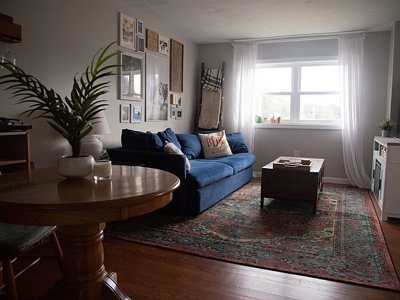 3rd image of 266 High St #266